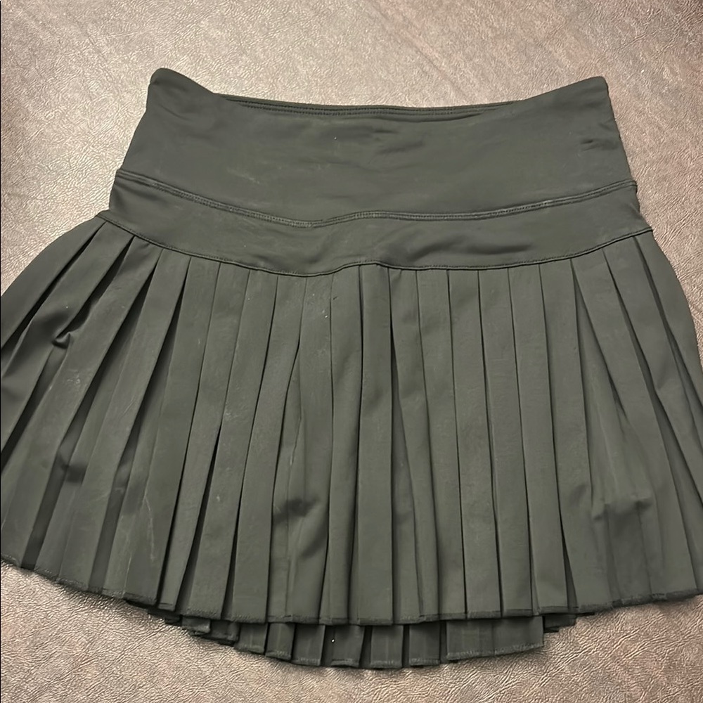 Gold hinge black pleated athletic Skirt NWT